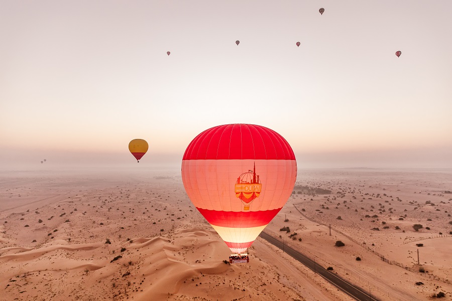 Hot Air Balloon in Dubai: Morning Excitement