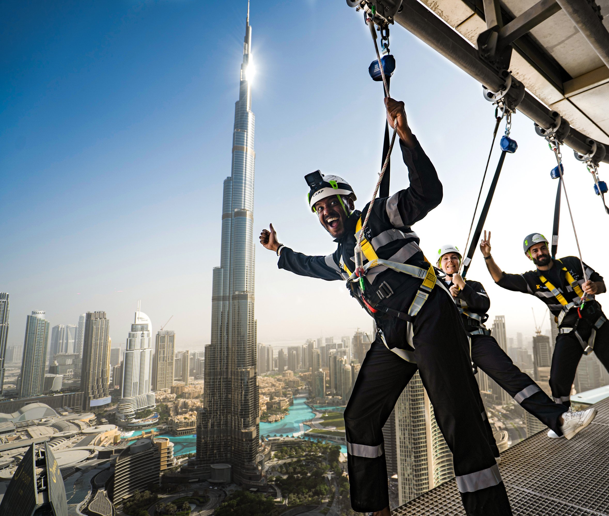 Dubai Sky Views: Sky Hanging