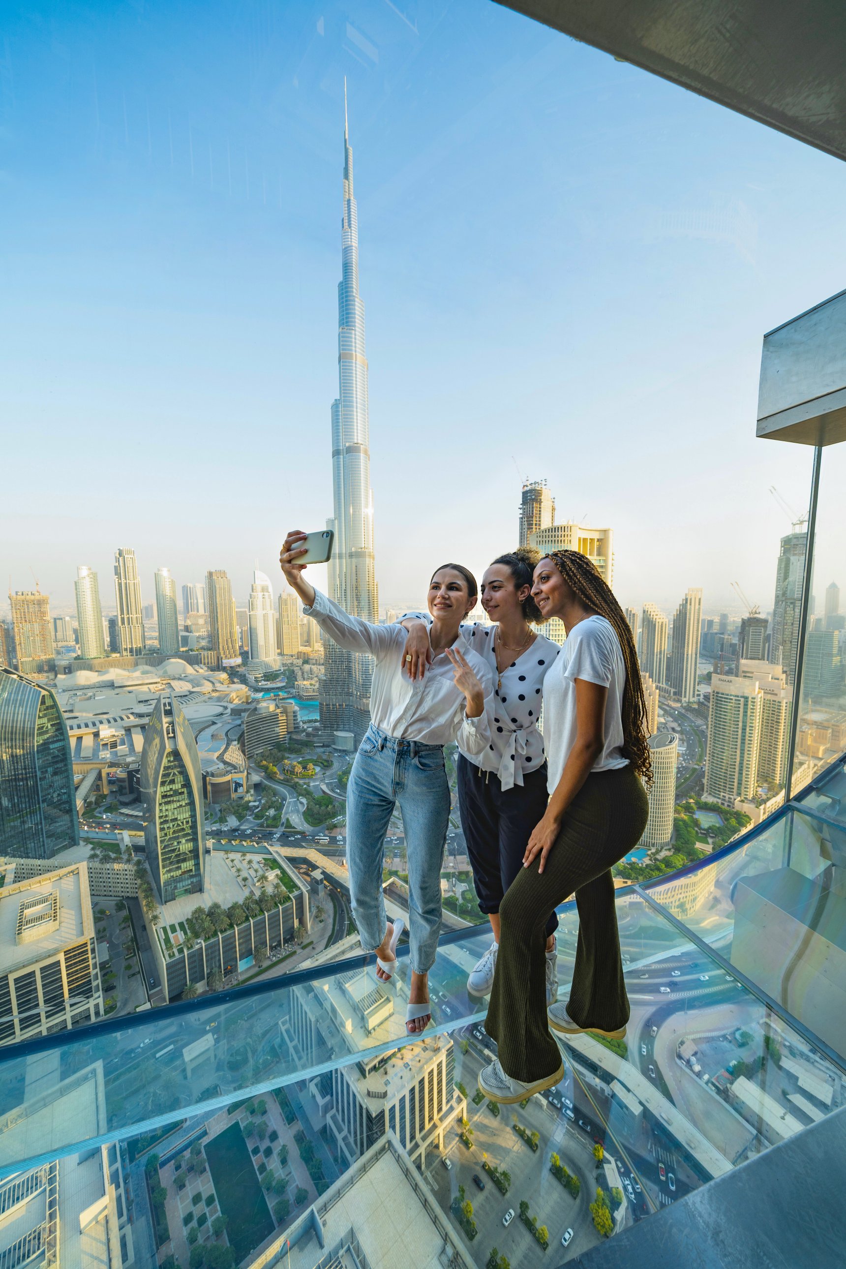 Dubai Sky Views: Friends Photo Moment