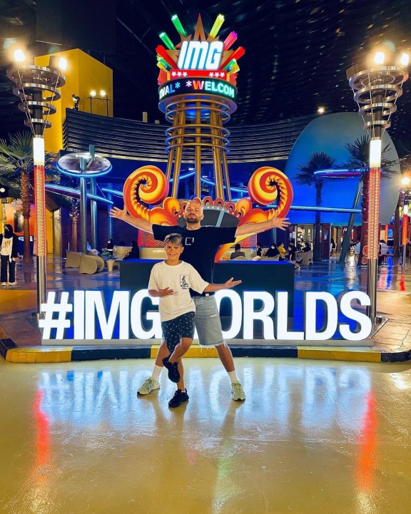 IMG Worlds of Adventure: Tourist Photo Moment