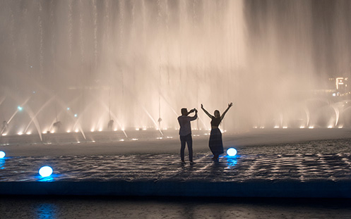 Dubai Fountain Lake Ride & Walk Bridge - clicktoguide