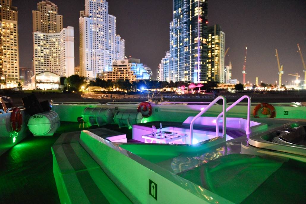 Lotus Mega Yacht Dinner Cruise: Jacuzzi at Night