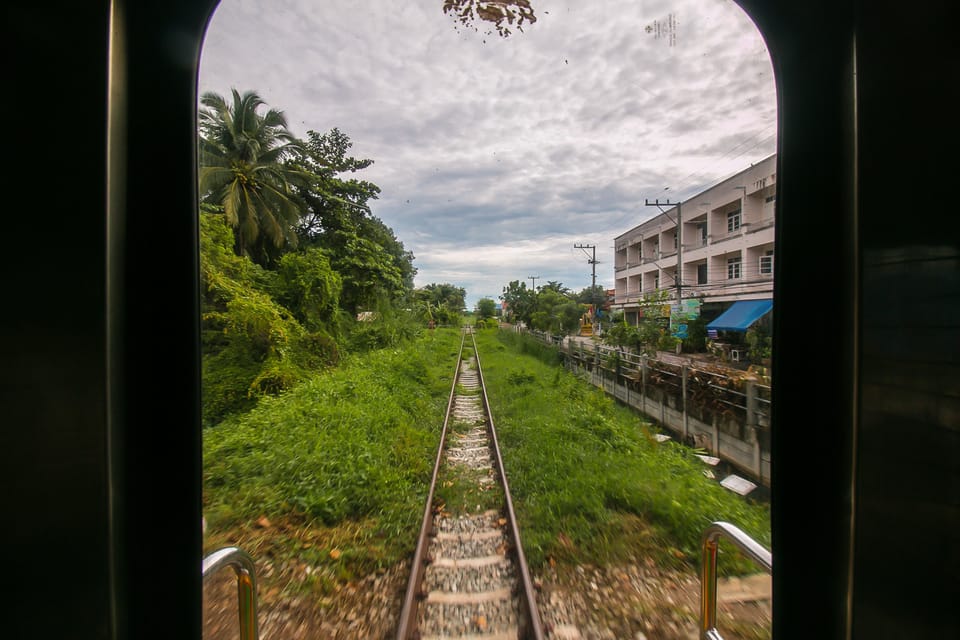 Damnoen Saduak Market and Maeklong Railway Market Tour