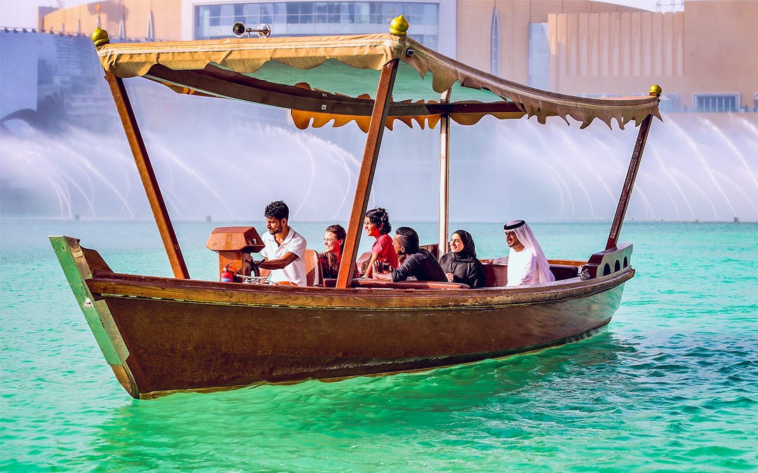 Dubai Fountain: Lake Ride Abra