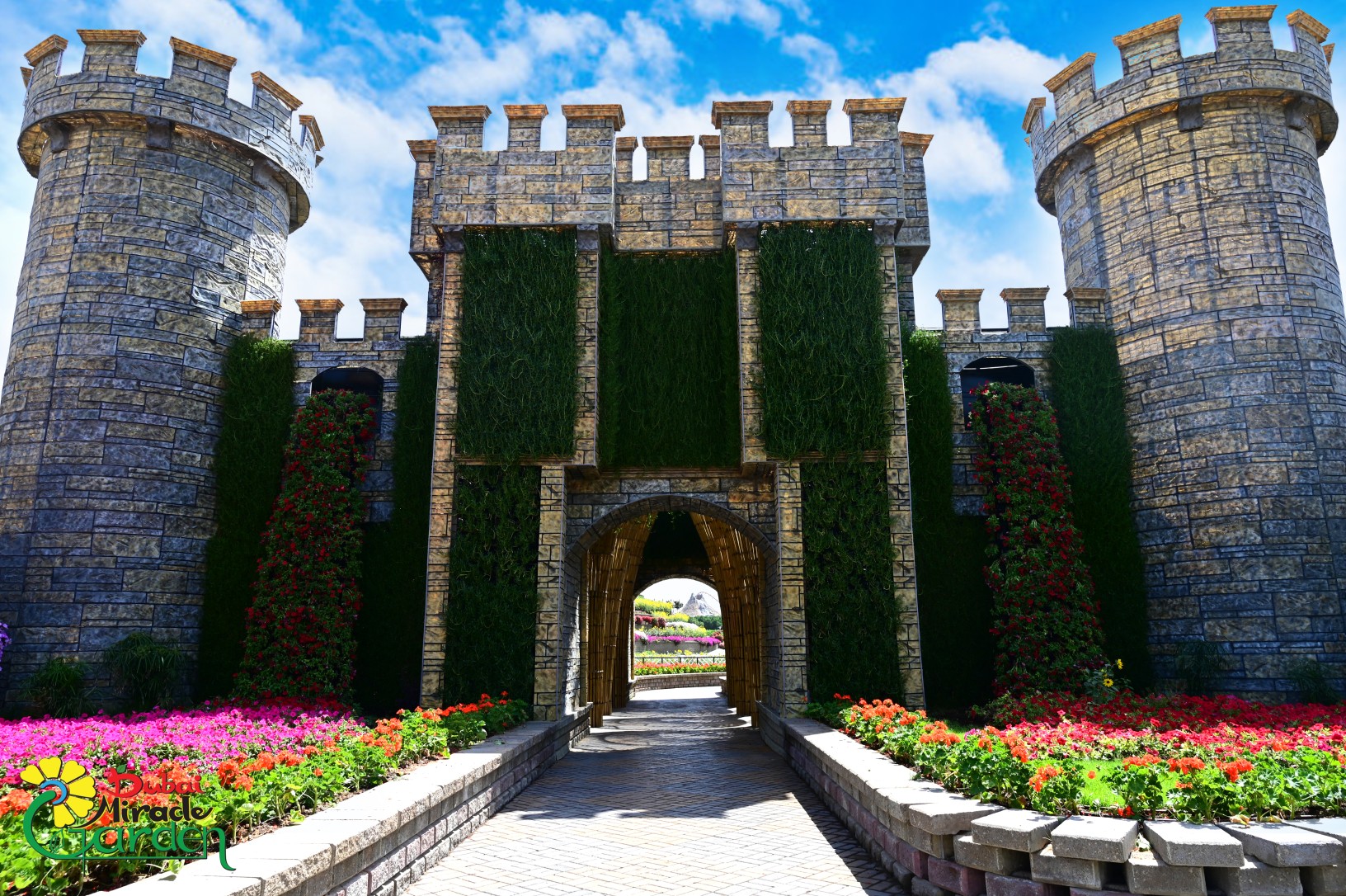 Dubai Miracle Garden: Castle Entrance