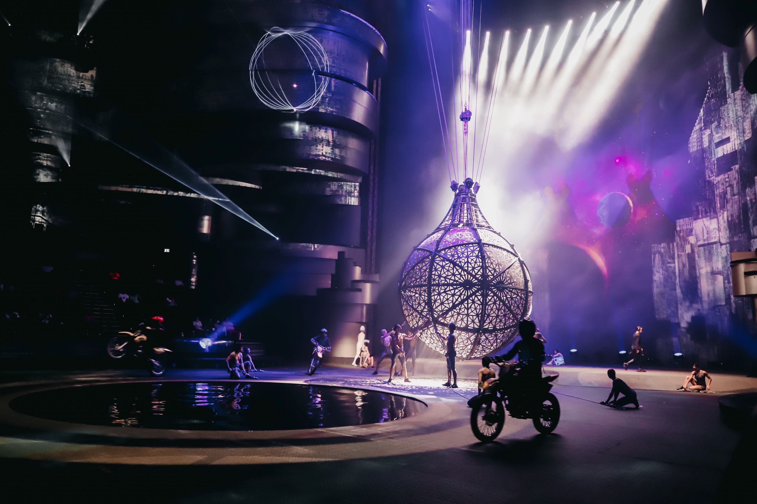 La Perle by Dragone: Bike Cirque